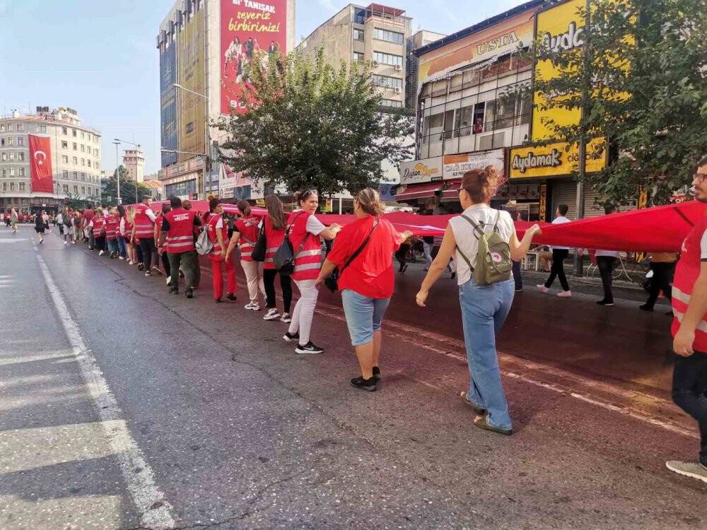 İzmir 9 Eylül'ü kutluyor: Zafer Yürüyüşü başladı