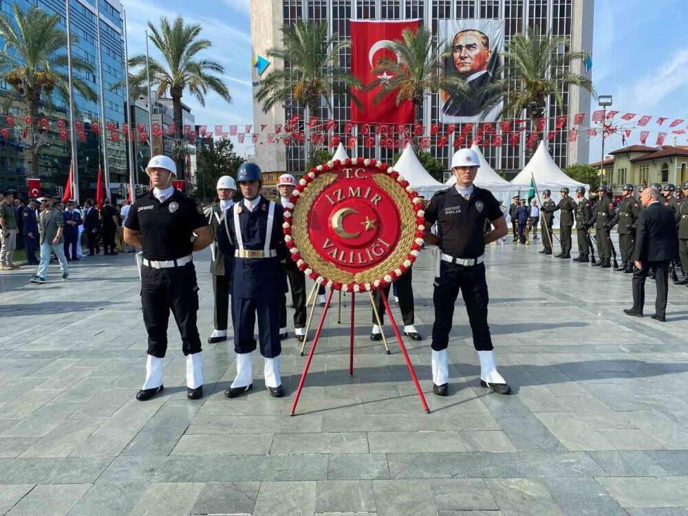 İzmir 9 Eylül'ü kutluyor: Zafer Yürüyüşü başladı