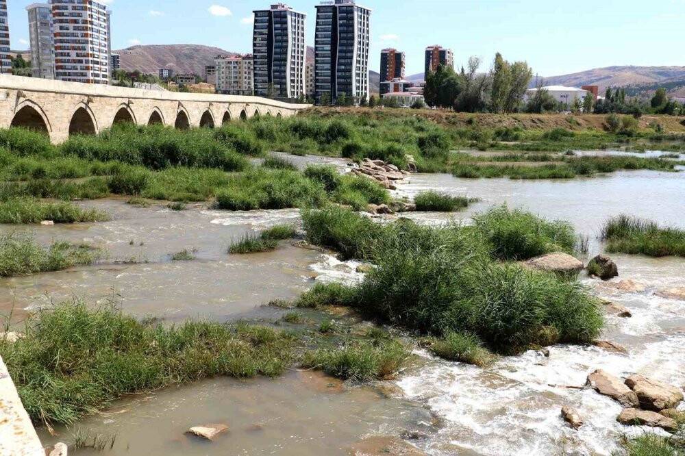 Türkiye'nin en uzun nehrinin son hali görenleri korkutuyor