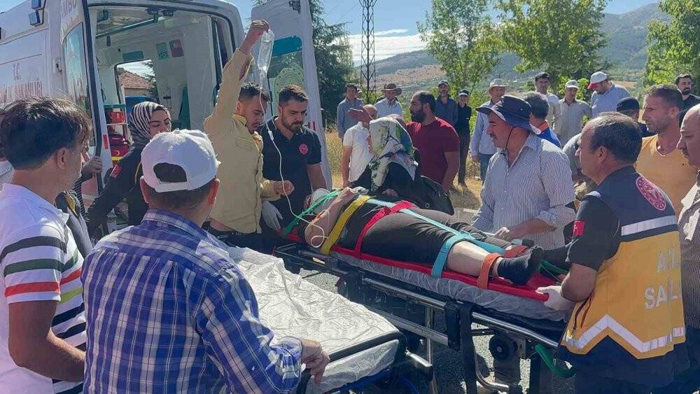 İçerisinde turistler vardı, otobüse çarptı: Onlarca yaralı var!