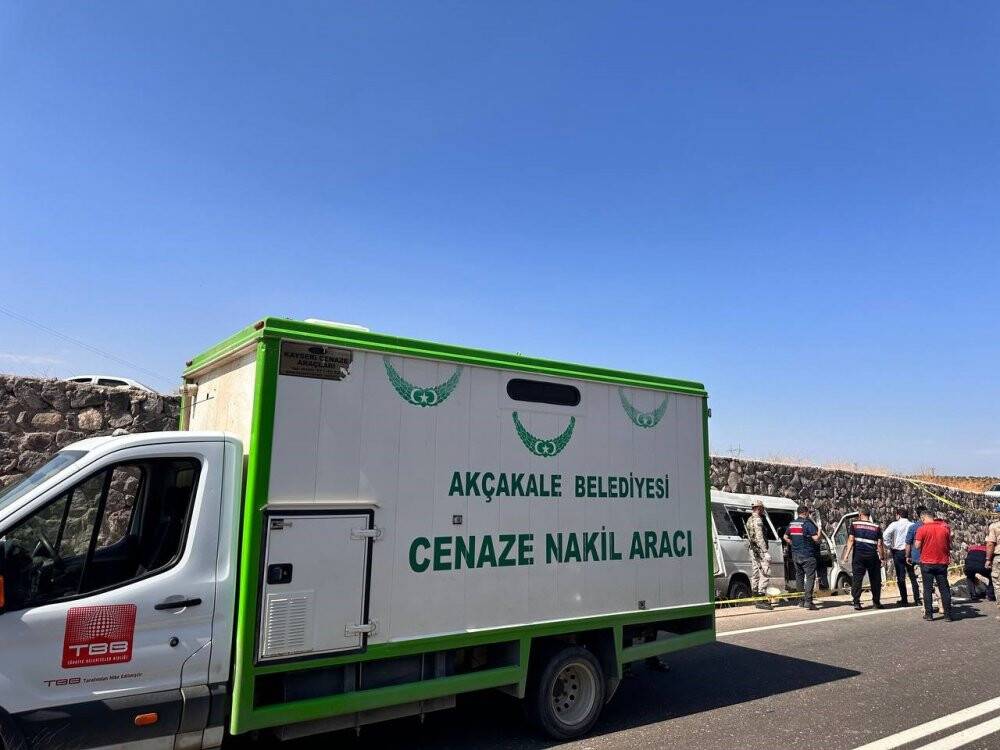 İşçileri taşıyan minibüs devrildi: Çok sayıda ölü ve yaralı var