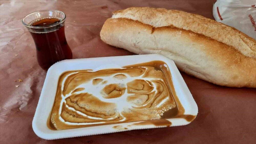 Konya'da ücretsiz olarak tahin ikramı yapılan meşhur yer rengarenk oldu!