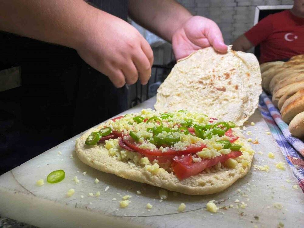 Konya'nın geleneksel lezzeti: Anadolu’nun pizzası: "Yağ somunu"