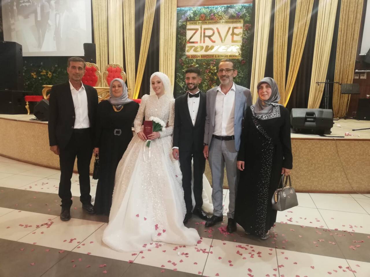 ayvaz-ve-sonmez-ailelerinin-mutlu-gunu-1.jpeg
