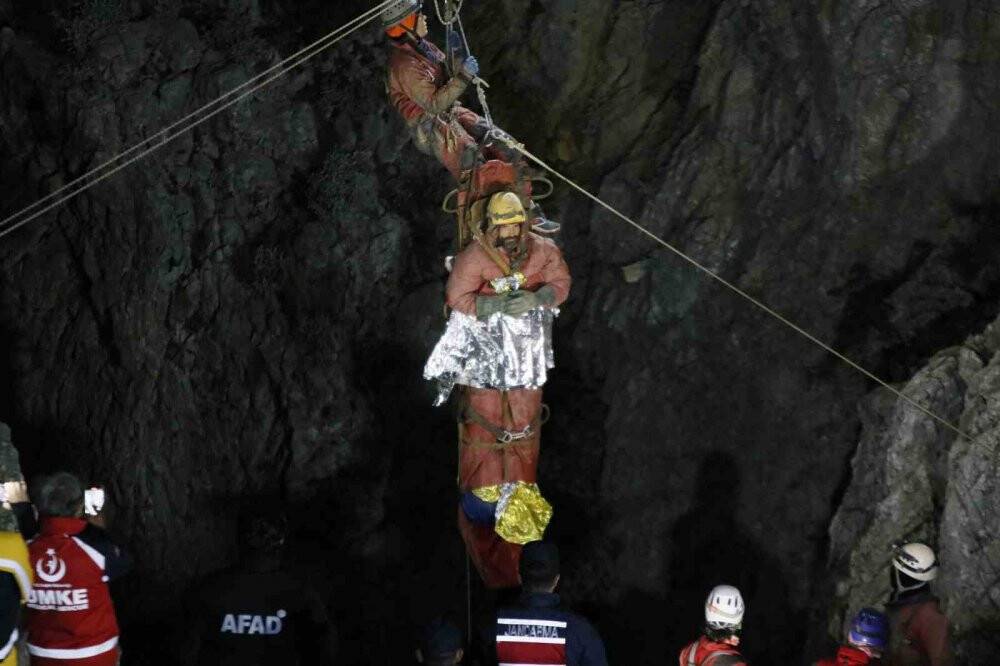 ABD'li bilim insanı askeri helikopter ile Mersin Şehir Hastanesine götürüldü