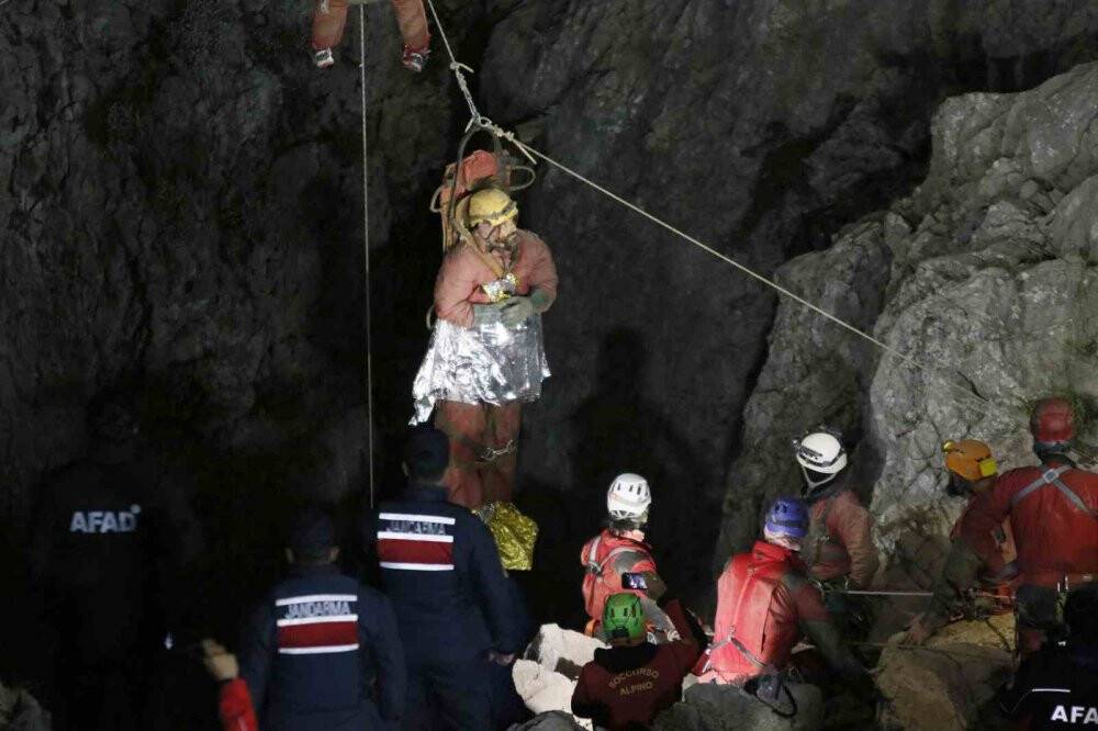 ABD'li bilim insanı askeri helikopter ile Mersin Şehir Hastanesine götürüldü