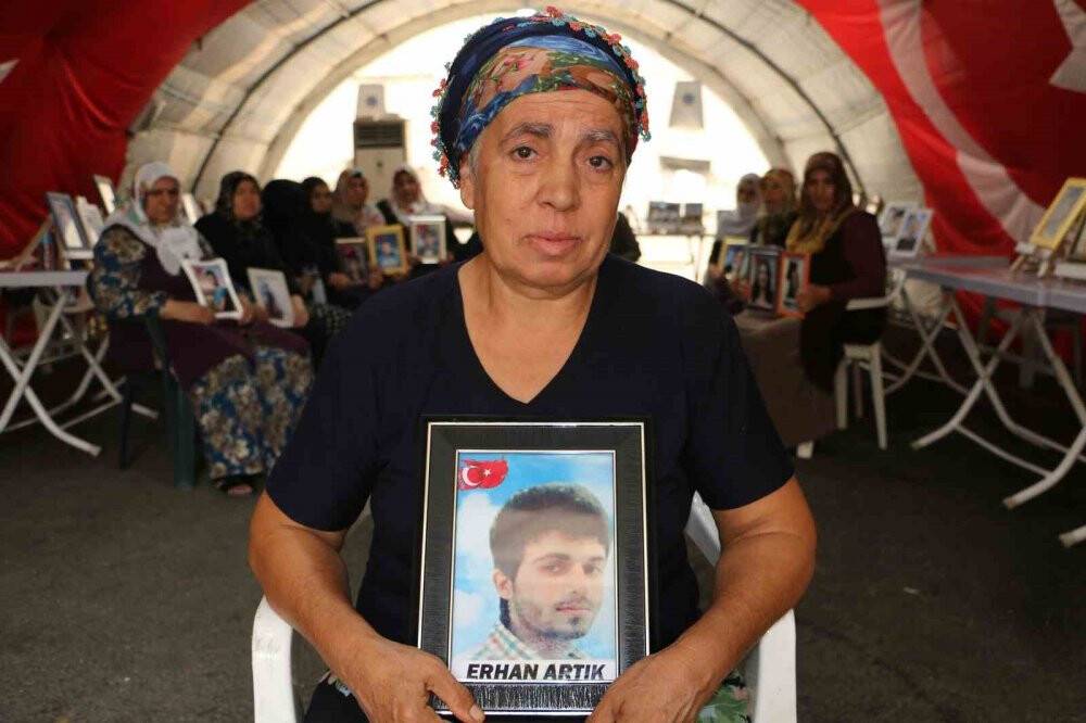 Evlat nöbetindeki anne: Çocuğumun babası evlat hasretinden vefat etti