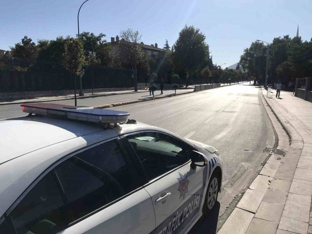 Konya’da şüpheli çanta fünye ile patlatıldı