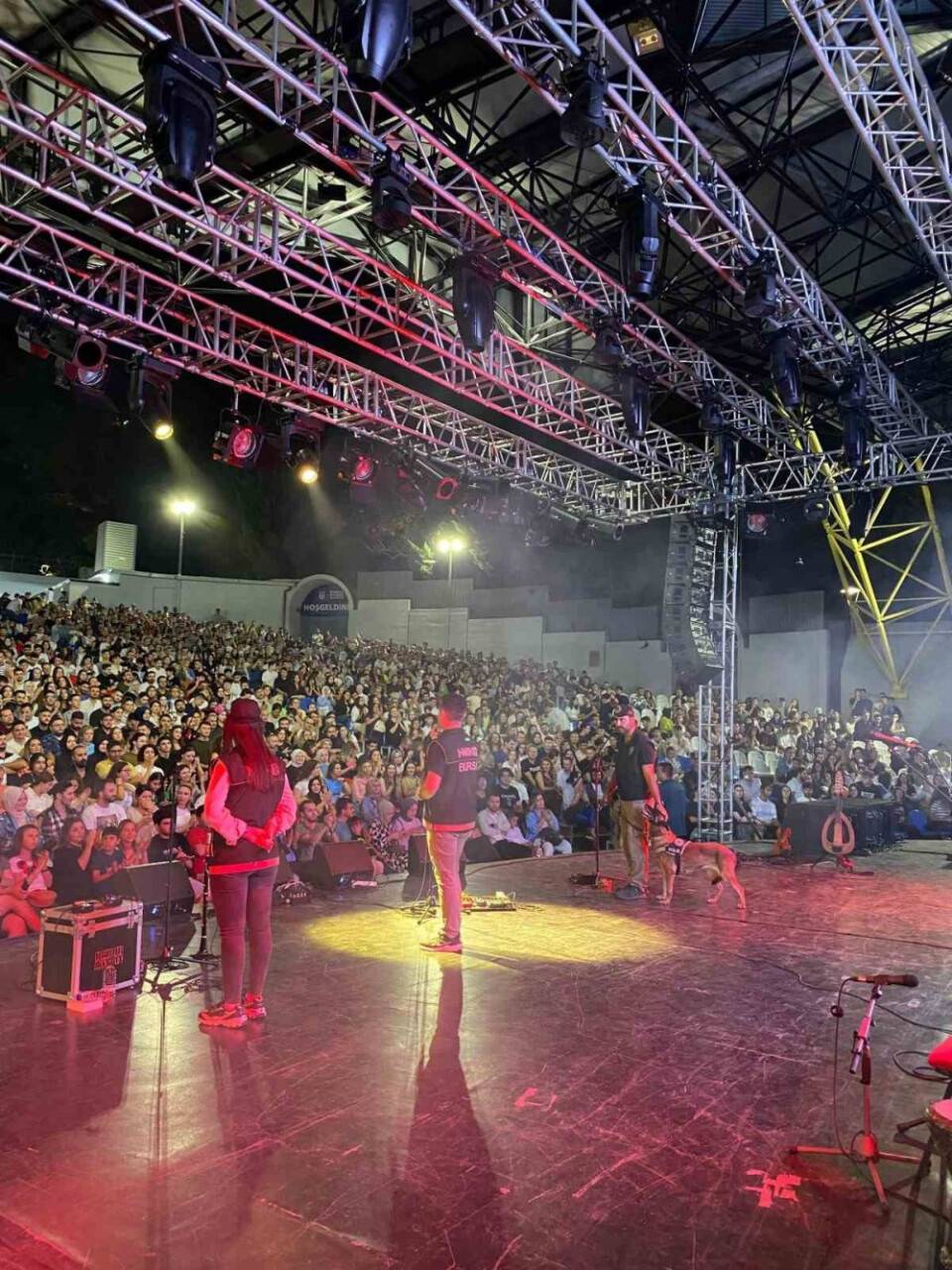 Dedublüman konserinde uyuşturucu uyarısı1