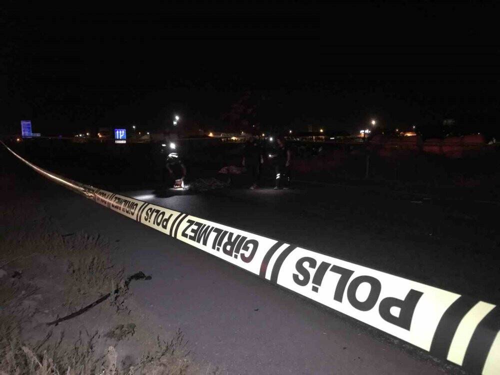 Yolcu indiren araca kamyon çarptı: 2 ölü, 8 kişi yaralı