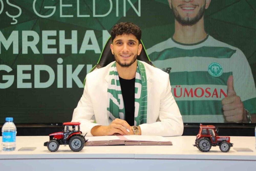 Konyaspor’da Emrehan Gedikli imzayı attı