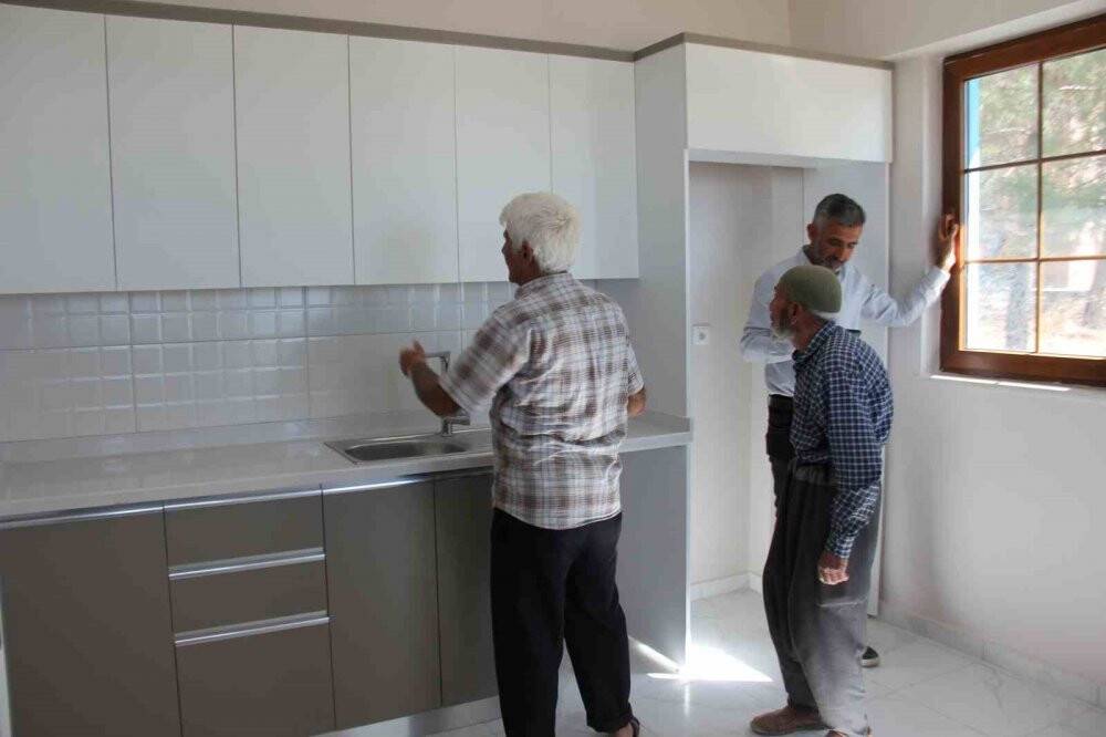 Depremde büyük hasar almıştı! Köy evleri göz kamaştırıyor