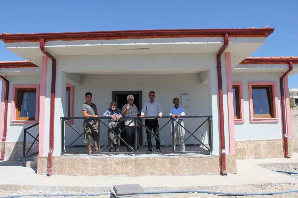 Depremde büyük hasar almıştı! Köy evleri göz kamaştırıyor