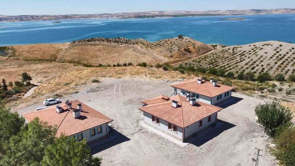 Depremde büyük hasar almıştı! Köy evleri göz kamaştırıyor