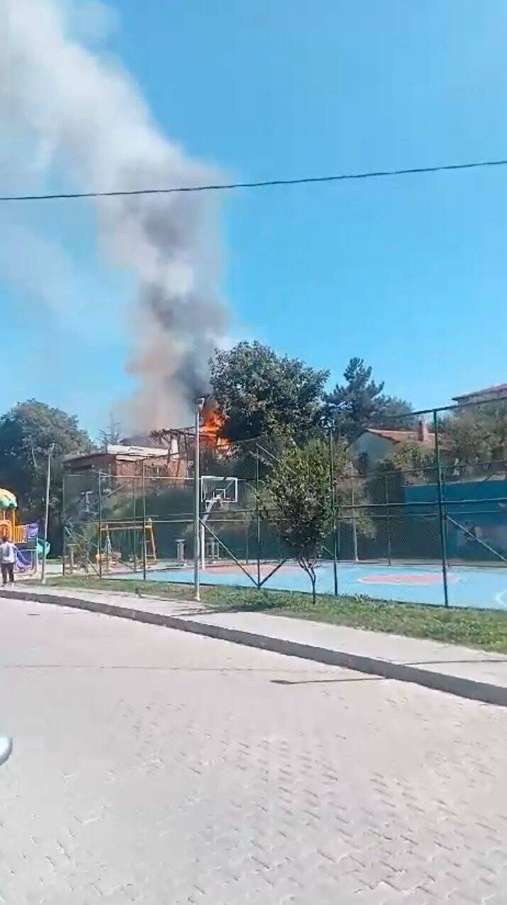 Önce tartıştı sonra evi ateşe verdi