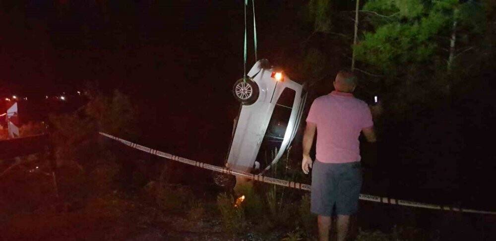 Trafik kazası diye gittiler, boğazı kesilmiş ceset buldular