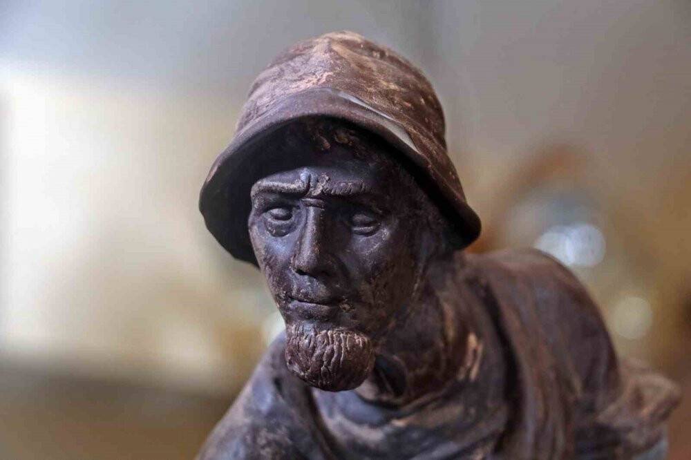 Mutfak şefi mesleğinde sınırları zorladı: Çikolatadan antika eşya yaptı