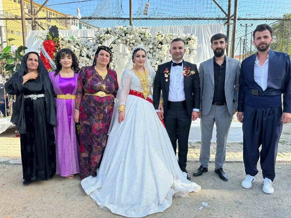 Takılan takılar saymakla bitmedi!