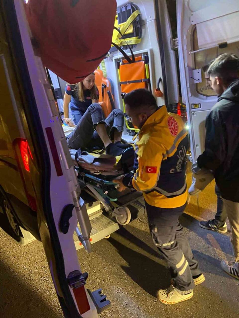 Bu sevgisi komalık etti