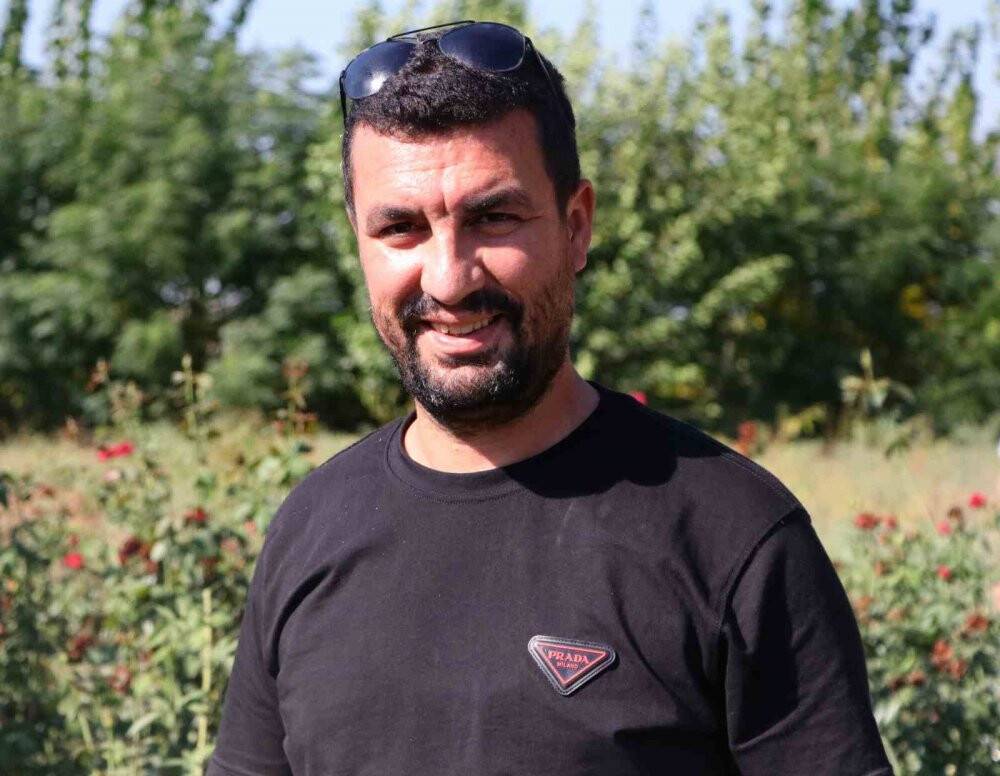 Güller açınca, onlarında yüzleri gülüyor