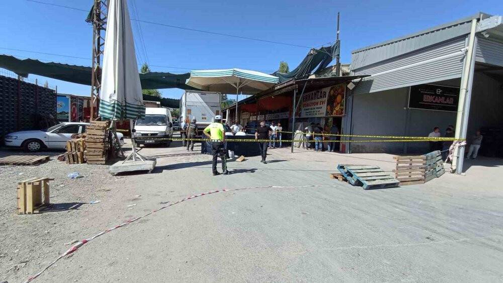 Kamyona binmek isterken canından oldu