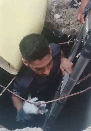 Kuyuya düşmüştü: Ekipler yardımına koştu!