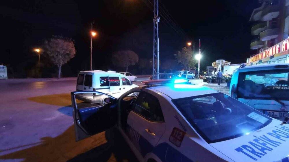 Konya'da hatalı U dönüşü yapan şahıs, 2 polisi yaralayıp kaçtı!