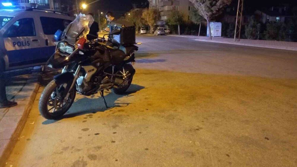 Konya'da hatalı U dönüşü yapan şahıs, 2 polisi yaralayıp kaçtı!