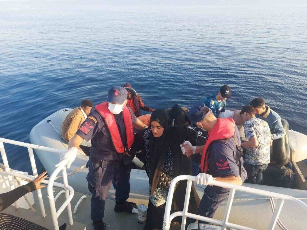 Ayvalık açıklarında  düzensiz göçmenler yakalandı