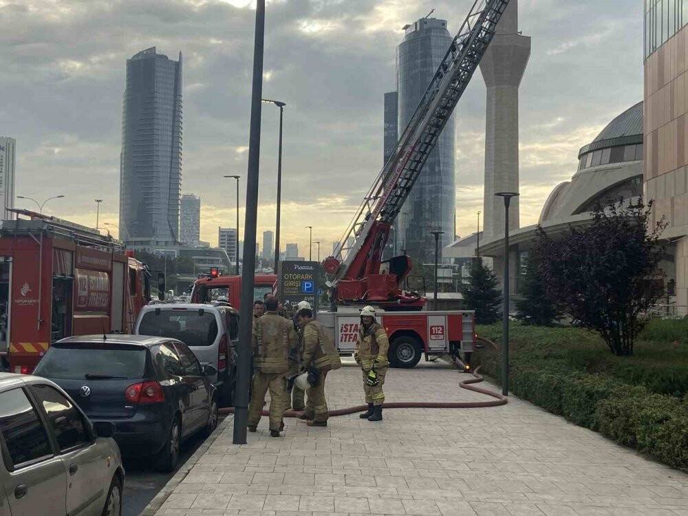 AVM'de yangın çıktı: O yangın korku dolu anlar yaşattı!