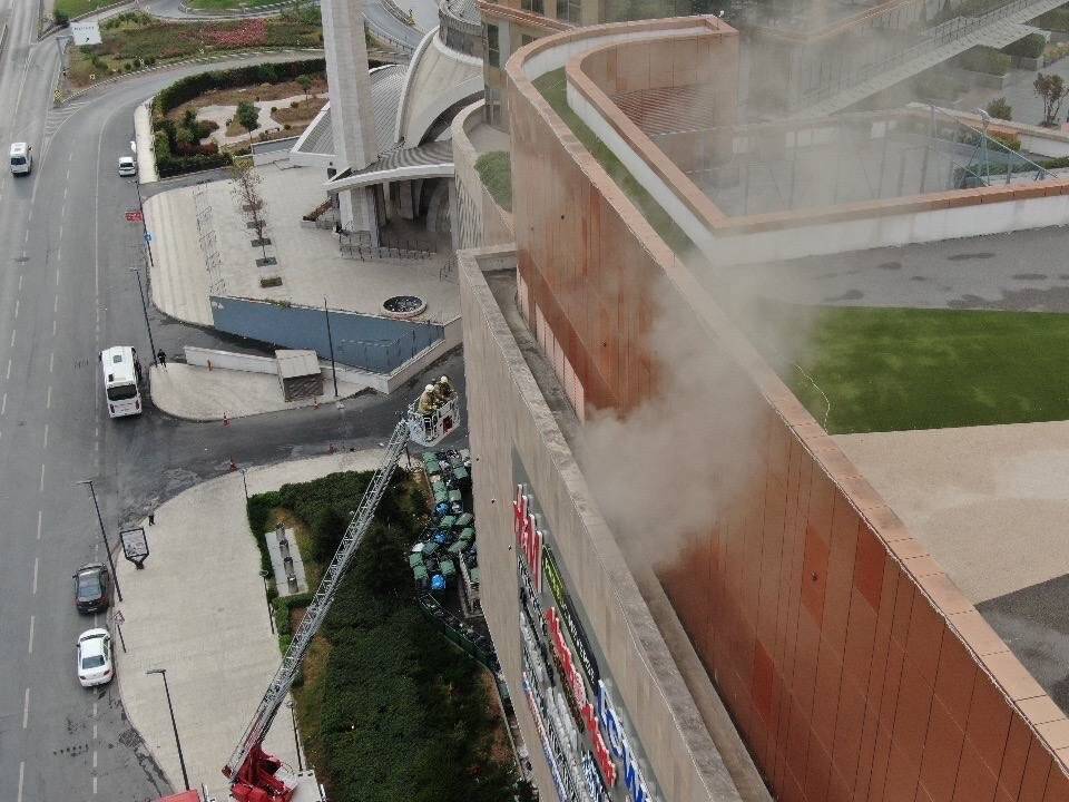 AVM'de yangın çıktı: O yangın korku dolu anlar yaşattı!