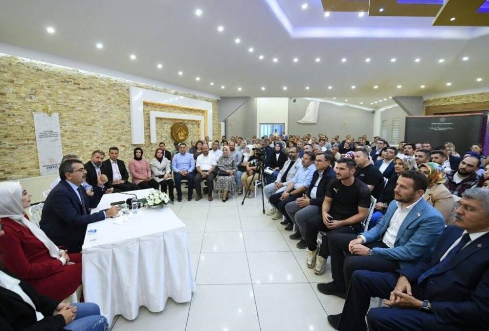 Bakan Tekin, Konya'da Öğretmenler Odası’nda konuştu
