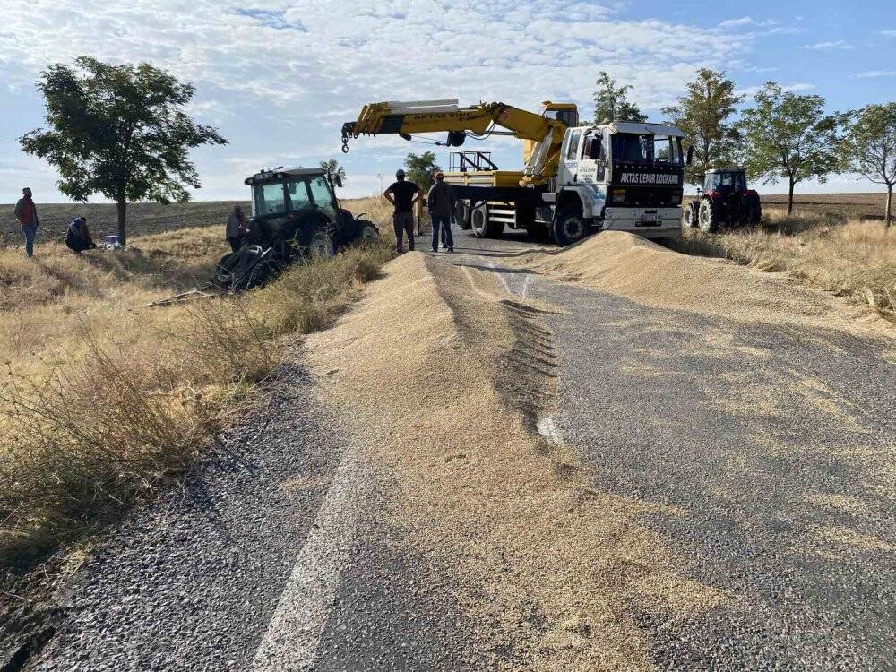 Konya’da traktör devrildi, yol trafiğe kapandı