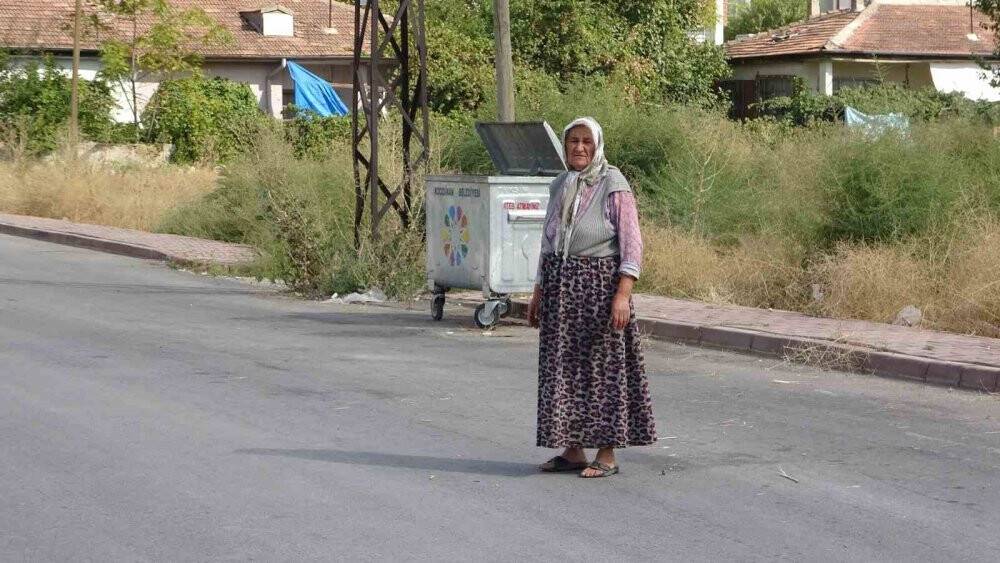 Yaşlı kadından insanlık ölmemiş dedirten davranış: Genci bahçesinde korudu!