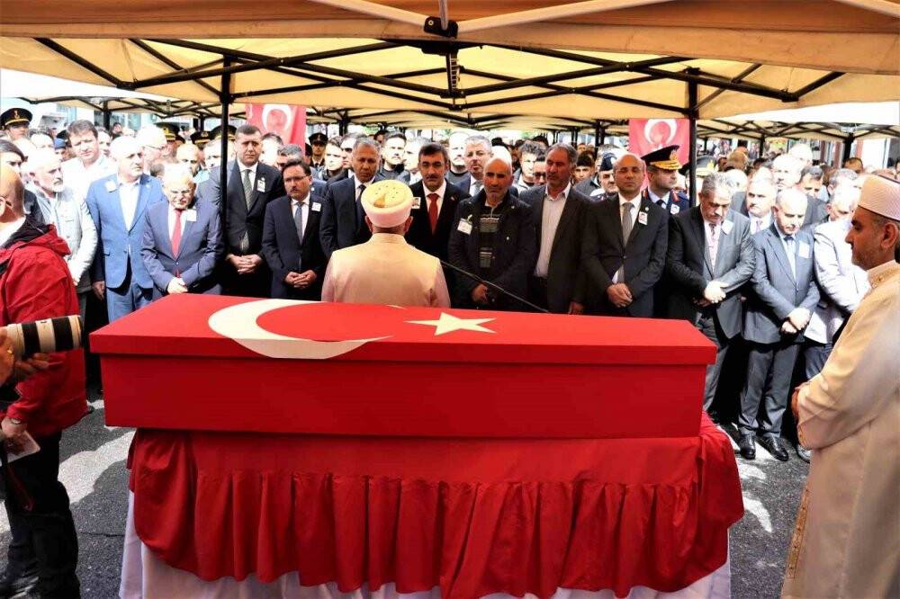 Teröristlerin katlettiği 24 yaşındaki şehit veteriner toprağa verildi