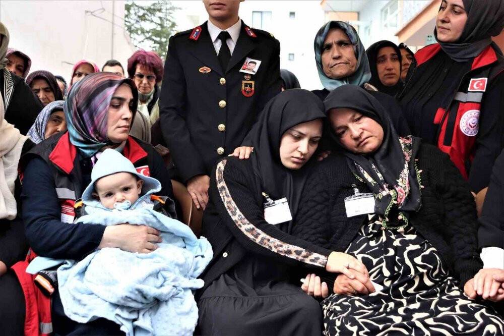 Teröristlerin katlettiği 24 yaşındaki şehit veteriner toprağa verildi