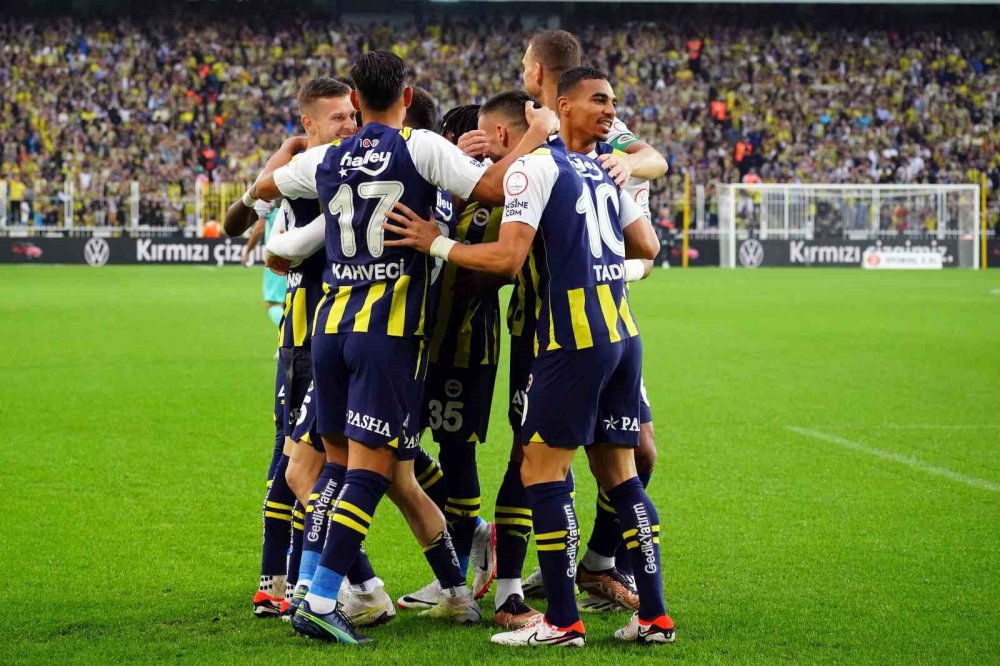 Fenerbahçe zirvede