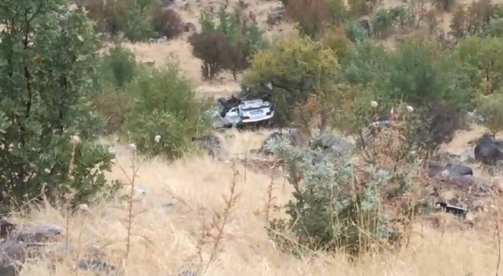 Hurdaya dönen otomobilden sağ çıktı
