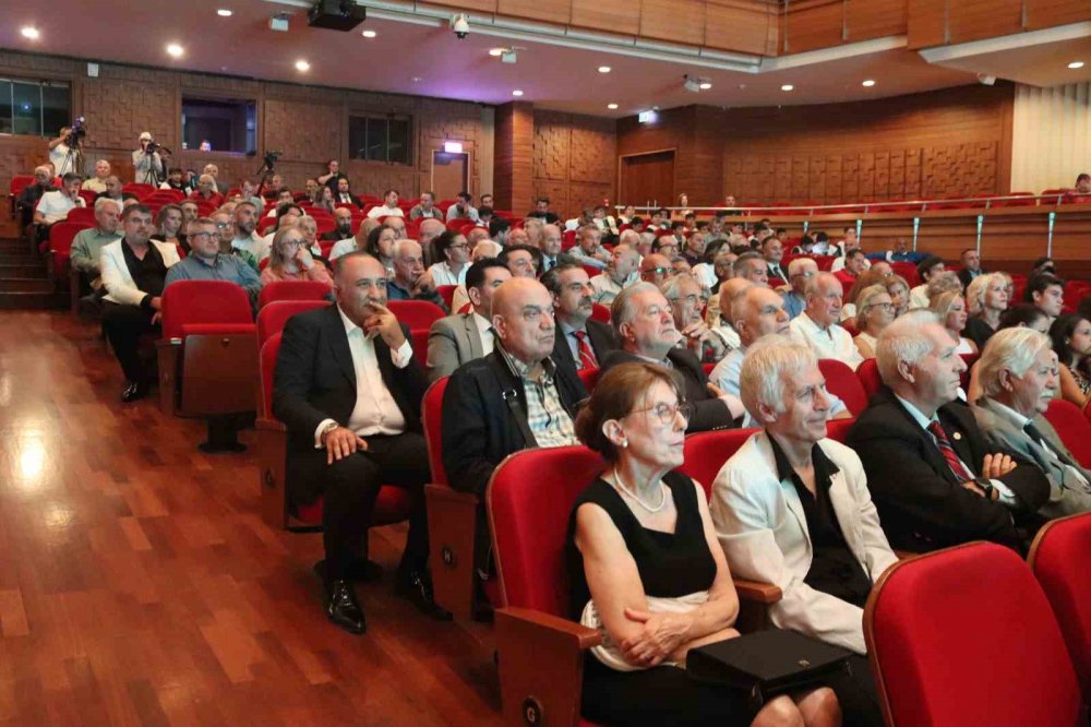 Alsancak Stadyumu'nda unutulmaz anlar: Efsane futbolcular bir araya geldi