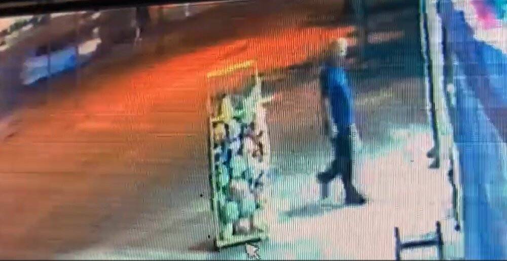 Konya'da kaza: Otomobil çarptı, caddeye savruldu