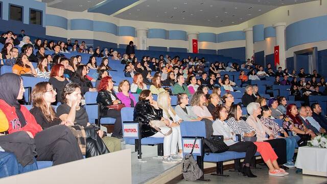 selcuk-universitesinde-oryantasyon-ve-erasmus-ogrenci-degisim-programi-bilgilendirme-toplantisi-duzenlendi-2.jpg