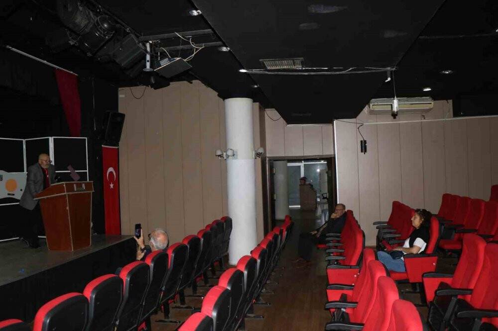 Kılıçdaroğlu'na güçsüz rakip! 7 kişilik salonda adaylığını açıkladı: "Sansım 100.000'de 1"