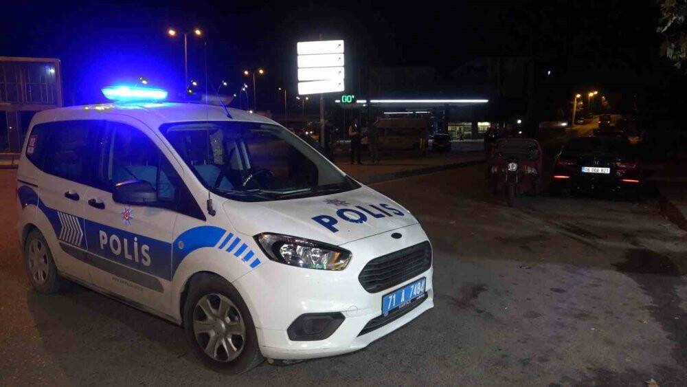 2 dünür birbirine girdi kan aktı: Baba ve oğlu tüfekle vuruldu