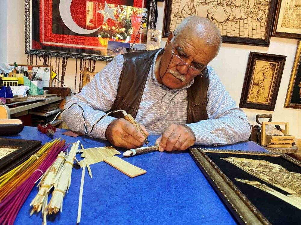 Konya'da ahşap yakma sanatının 56 yıllık ustası: Zeki Tuğyan