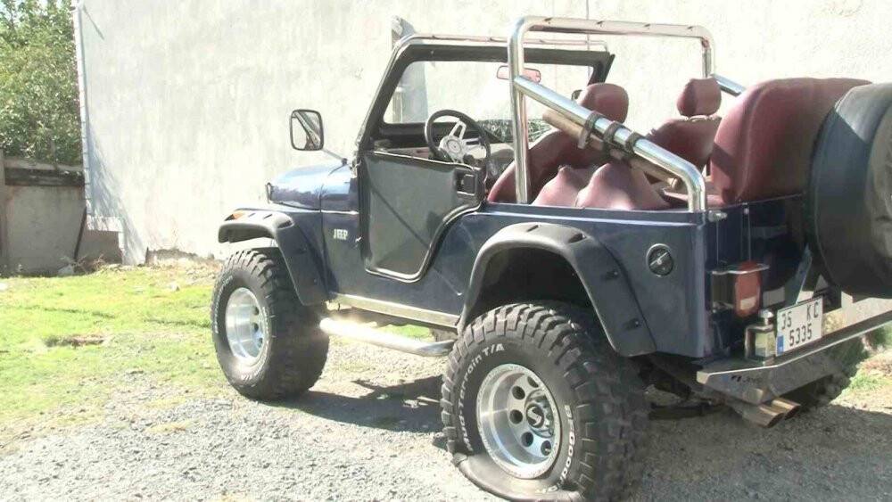 Park halindeki cipe kaldırım taşıyla saldırdı