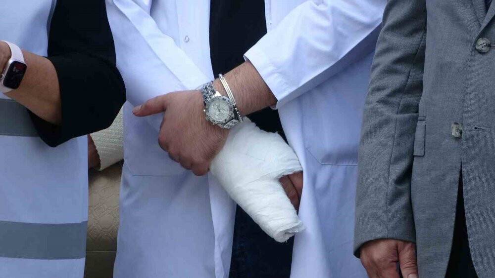 Doktorlara saldıran maganda "Polis bana işlemez!" diye meydan okumuş!