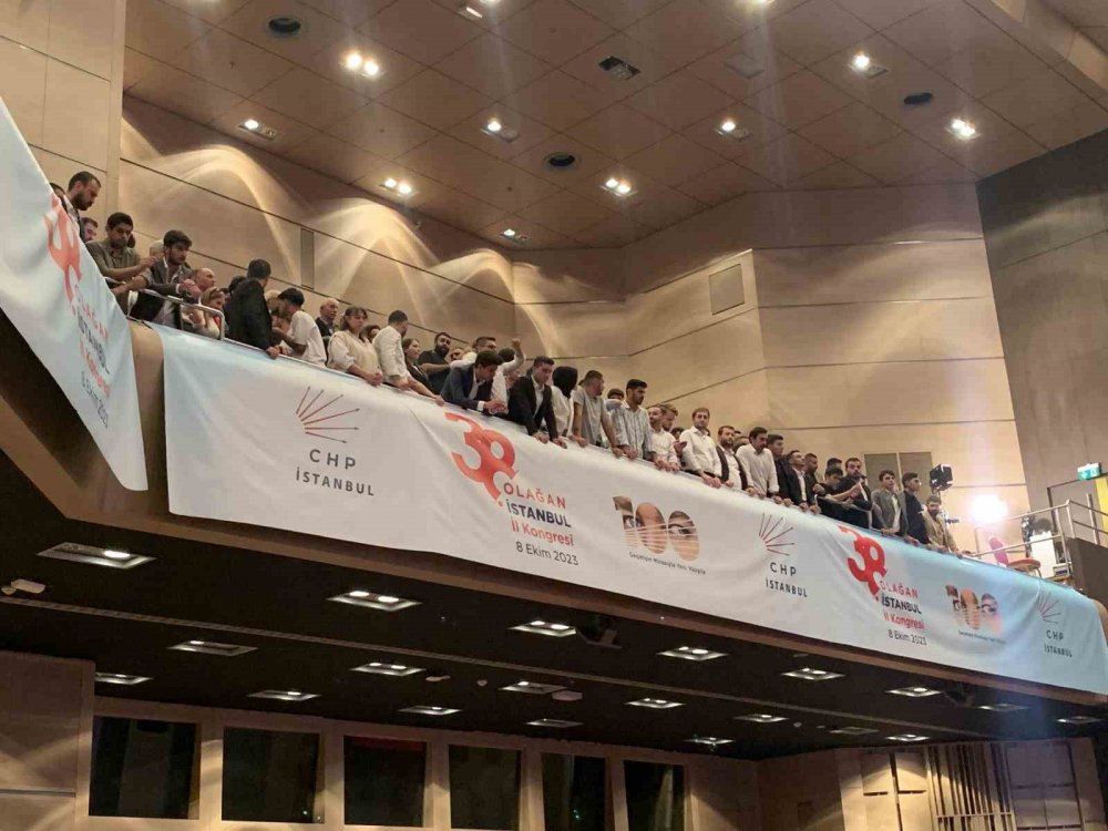 Ekrem  İmamoğlu'na "Halkın Umudu Kılıçdaroğlu" sloganı