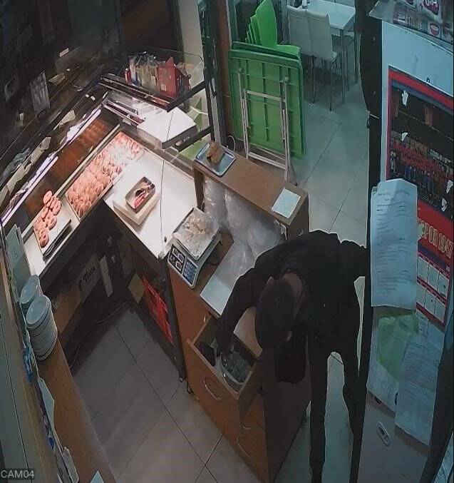 Kasaya daldı ,neye uğradığını şaşırdı:tepsiyi başına yedi