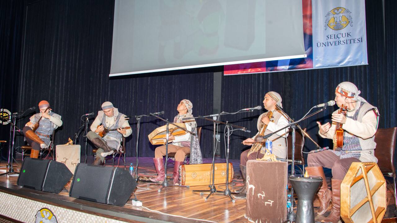 nlu-kazak-muzik-grubu-turan-selcuk-universitesinde-konser-verdi-2-1.jpg