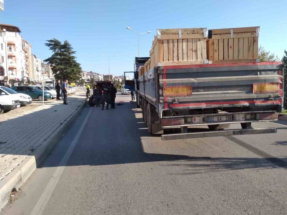 Isparta-Konya yolunda kaza: Tır karşı şeride geçti